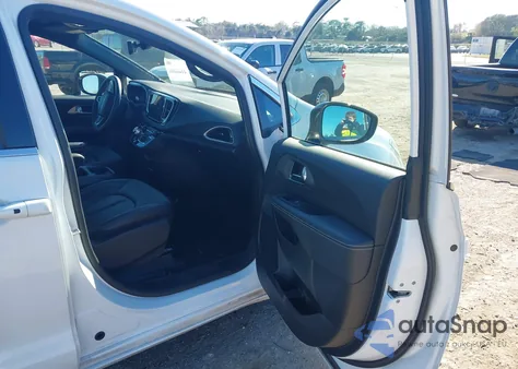 2025 Chrysler Voyager Lx z USA, uszkodzony, nr VIN 2C4RC1CG2SR571267